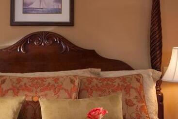 Lang House On Main Street Bed & Breakfast