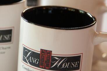 Lang House On Main Street Bed & Breakfast