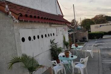 Eunice Plaza Motel