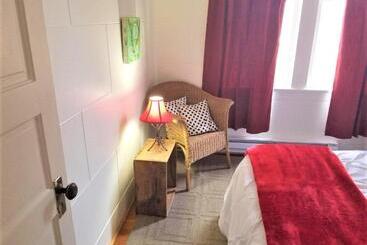 هتل Mrs. Anderson's Lodging
