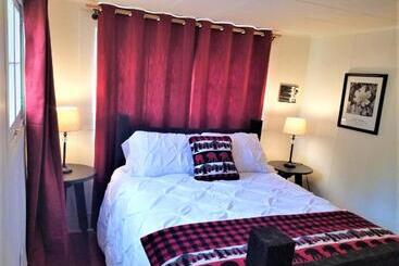 هتل Mrs. Anderson's Lodging