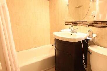 مُتل Colton Court Motor Inn