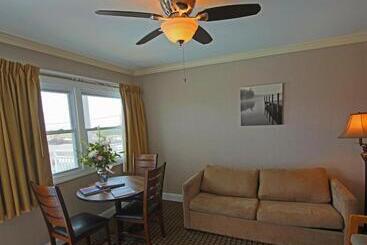 مُتل Colton Court Motor Inn