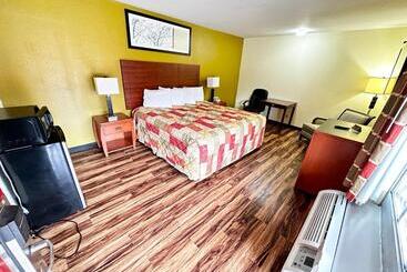 فندق على الطريق Regency Inn Iola