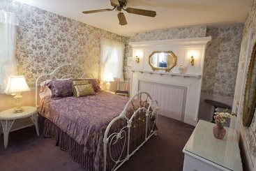 تختخواب و صبحانه Anne's White Columns Inn