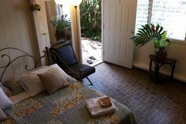 تختخواب و صبحانه Shaka Shak Guest House