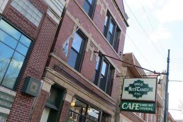 تختخواب و صبحانه The Polo Inn Bridgeport U.s.a