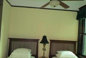 تختخواب و صبحانه The Polo Inn Bridgeport U.s.a