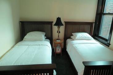 تختخواب و صبحانه The Polo Inn Bridgeport U.s.a