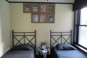 تختخواب و صبحانه The Polo Inn Bridgeport U.s.a