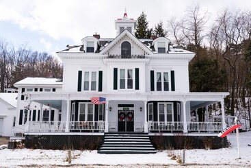 Center Harbor Sutton House B & B