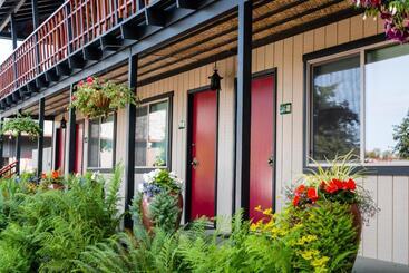 هتل Discovery Inn