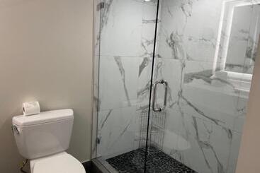 هتل Hi View Inn & Suites