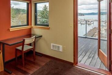 هتل Island Inn At 123 West