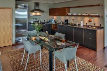 هتل Island Inn At 123 West