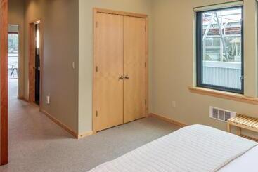 هتل Island Inn At 123 West