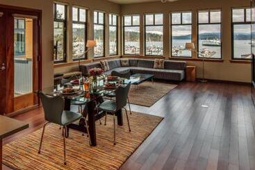 هتل Island Inn At 123 West