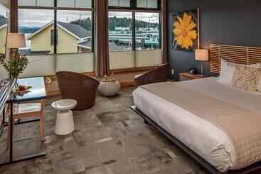 هتل Island Inn At 123 West