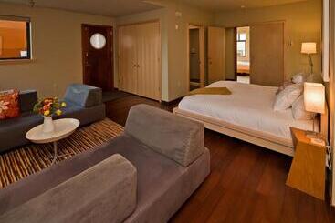 هتل Island Inn At 123 West