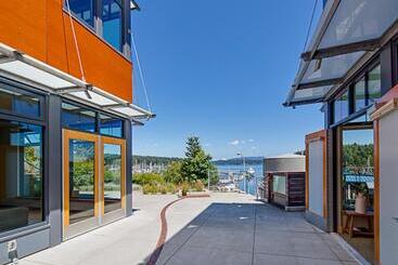 هتل Island Inn At 123 West