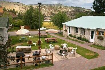هتل Lake Front Cabins