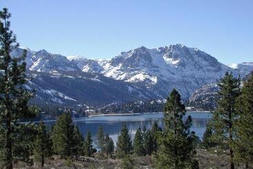 هتل Lake Front Cabins