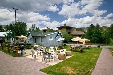 هتل Lake Front Cabins