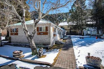 هتل Lake Front Cabins