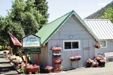 هتل Lake Front Cabins