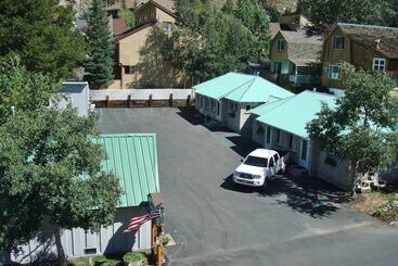 هتل Lake Front Cabins
