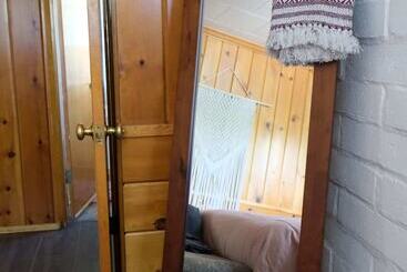 هتل Lake Front Cabins