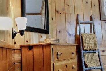 هتل Lake Front Cabins