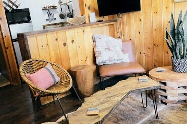 هتل Lake Front Cabins