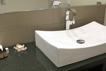 هتل Suites At 118