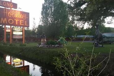 Long Holiday Motel