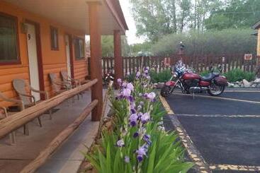 Long Holiday Motel