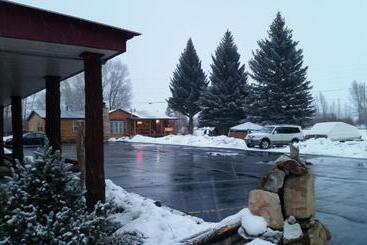 Long Holiday Motel