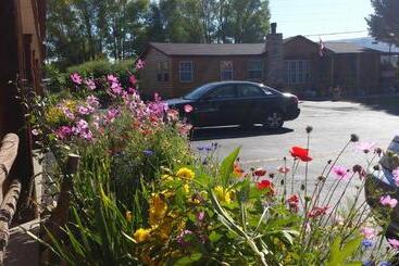 Long Holiday Motel