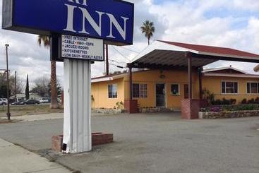 فندق على الطريق Capri Inn