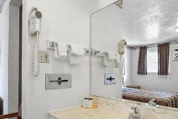 مُتل Friendship Inn
