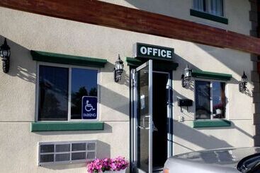 فندق على الطريق Green Gables Inn