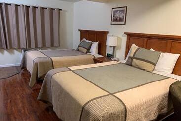 مُتل Townhouse Inn & Suites