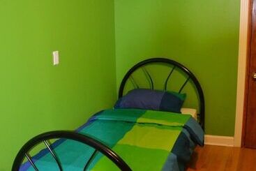 Wrigley Hostel   Chicago
