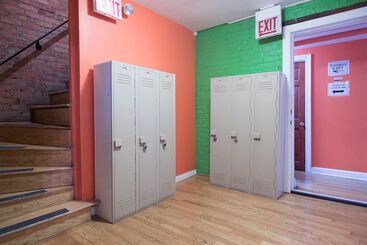 Wrigley Hostel   Chicago