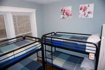Wrigley Hostel   Chicago