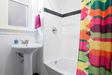 Wrigley Hostel   Chicago