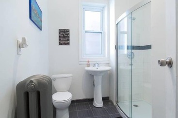 Wrigley Hostel   Chicago