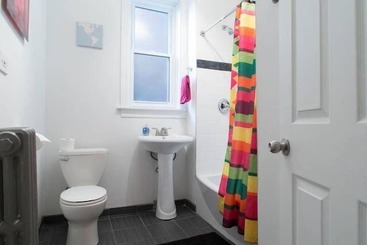 Wrigley Hostel   Chicago