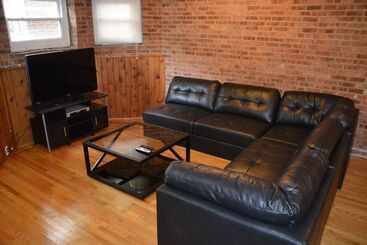 Wrigley Hostel   Chicago