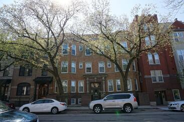 Wrigley Hostel   Chicago